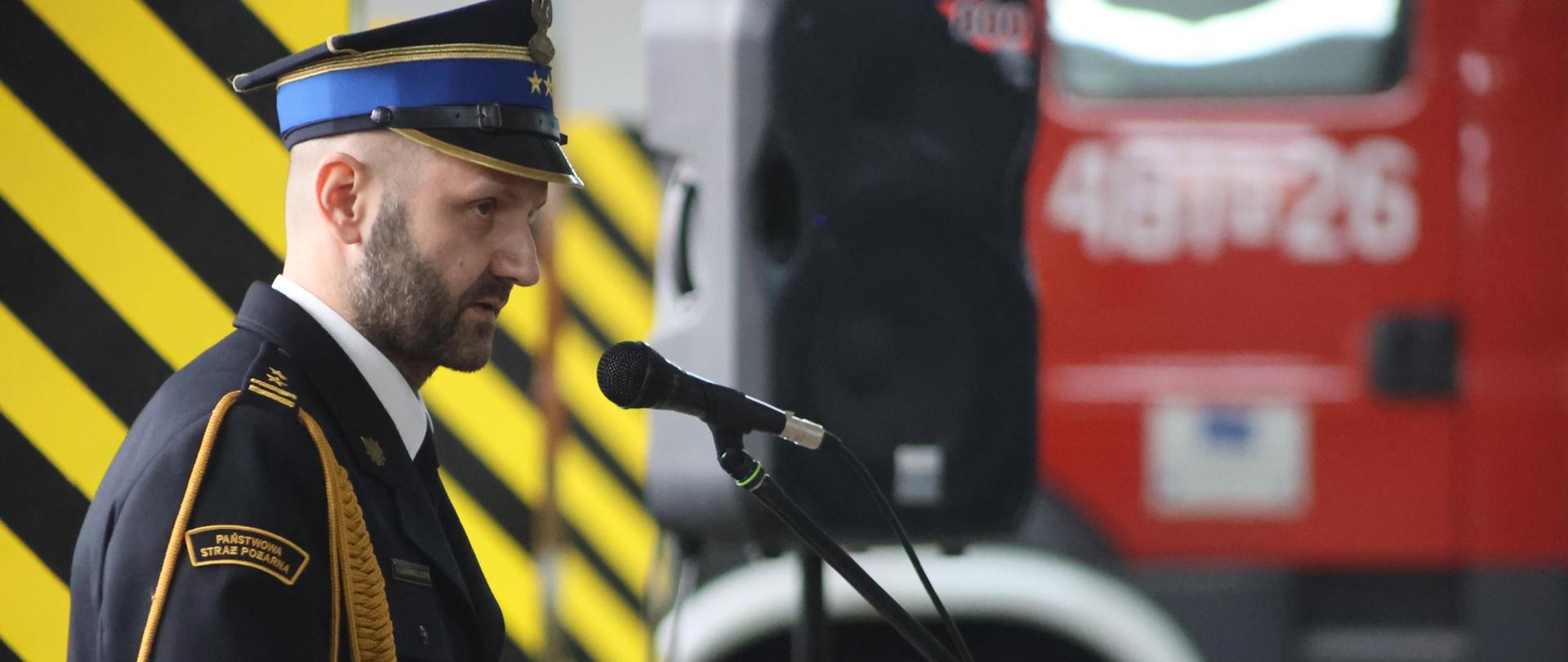 Zdjęcie przedstawia brygadiera Michała Lautenszlegera komendanta powiatowego PSP w Lubaczowie. 