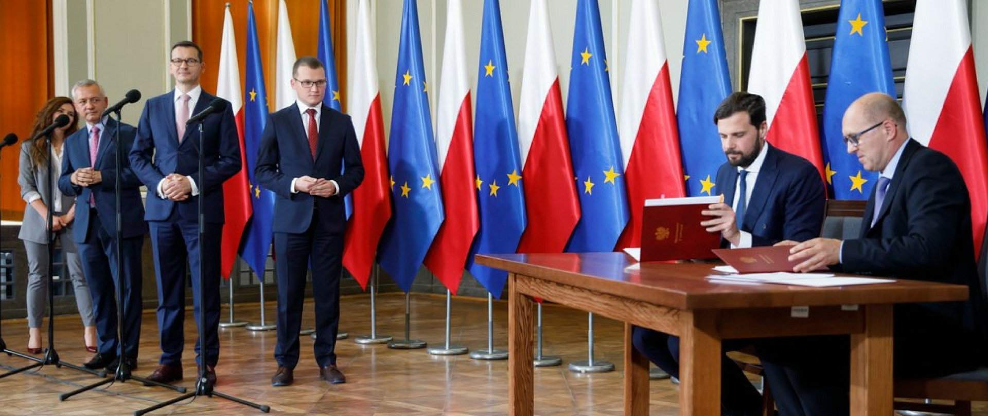 Koszalin. Uroczystości podpisania umów o dofinansowanie projektów budowy sieci szerokopasmowych, wyłonionych w 1 rundzie 3 konkursu PO PC