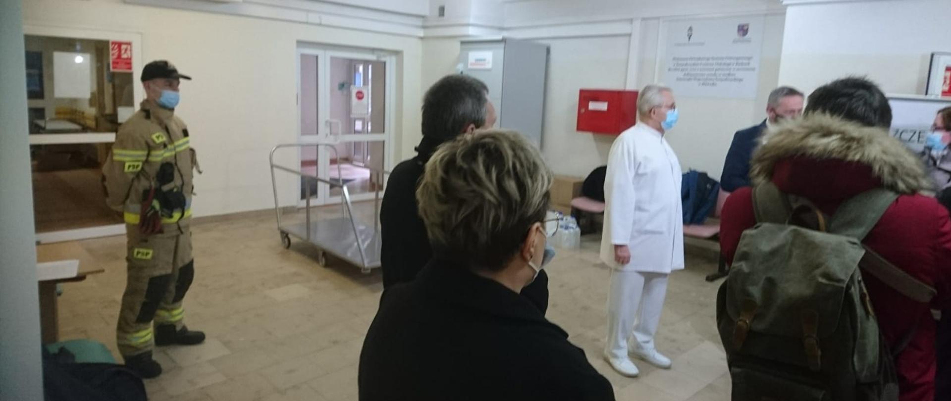 Strażacy będą rozwozić środki ochrony osobistej przekazane przez Wojewodę Świętokrzyskiego.