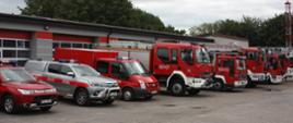 Na zdjęciu samochody strażackie ustawione w rzędzie