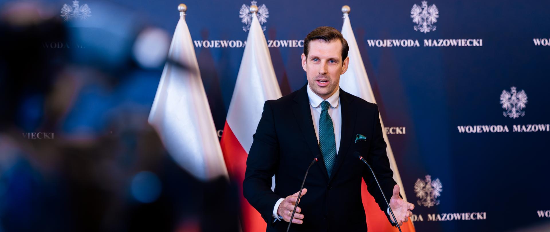 Na zdjęciu widać mężczyznę