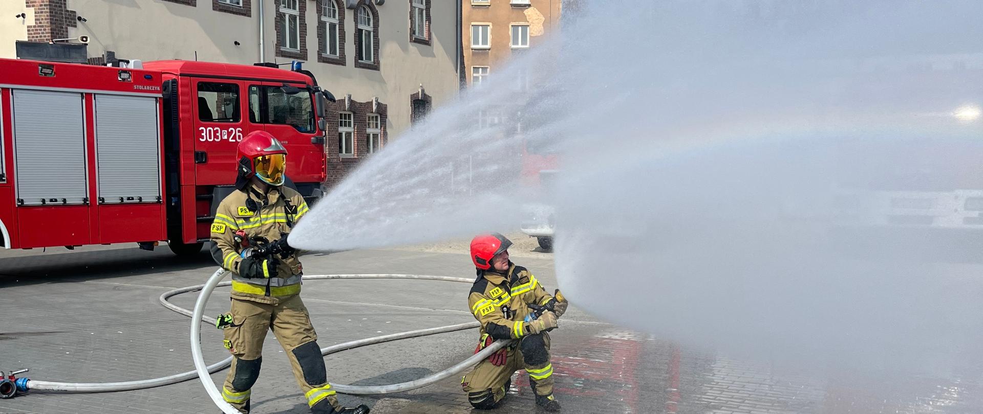 Ćwiczenia z podawania różnych prądów wody