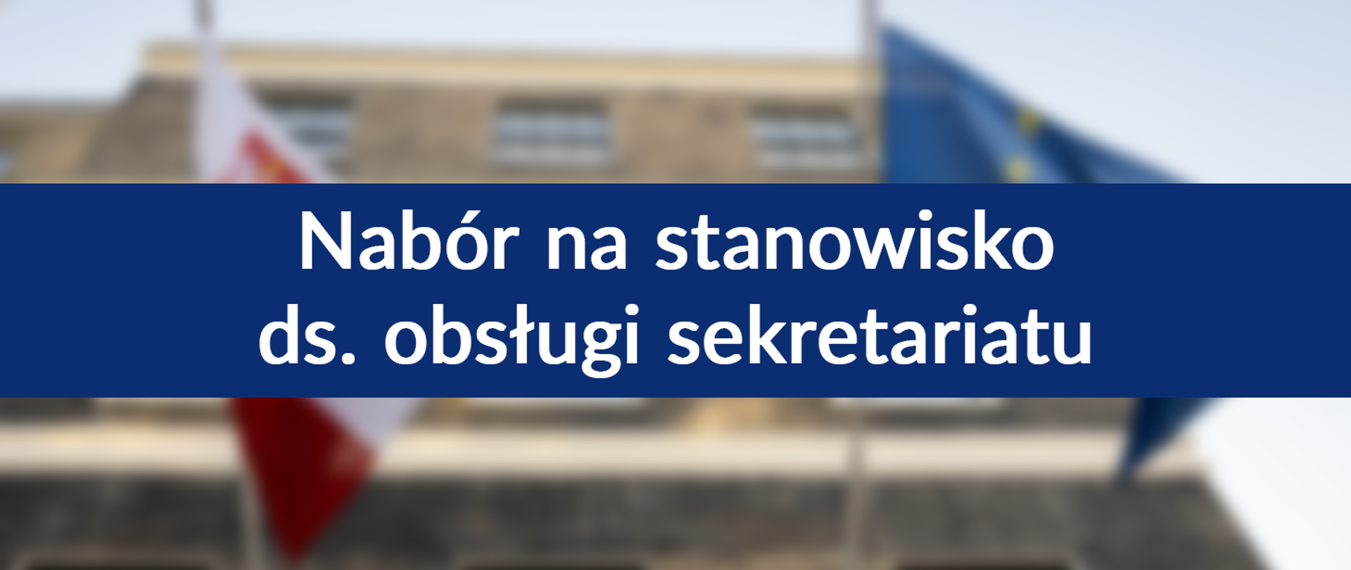 Napis "Nabór na stanowisko ds. obsługi sekretariatu" na tle budynku Ambasady RP w Londynie