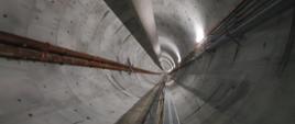 Zdjęcie przedstawia wnętrze tunelu w Świnoujściu.