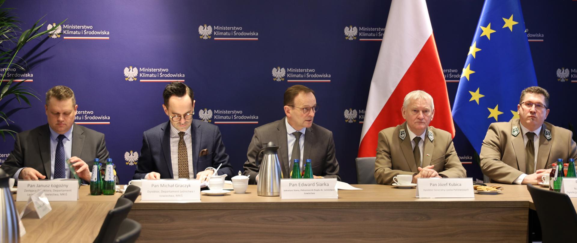 Wiceminister Edward Siarka spotkał się z przedstawicielami pracodawców branży drzewnej i NSZZ „Solidarność" regionu podlaskiego