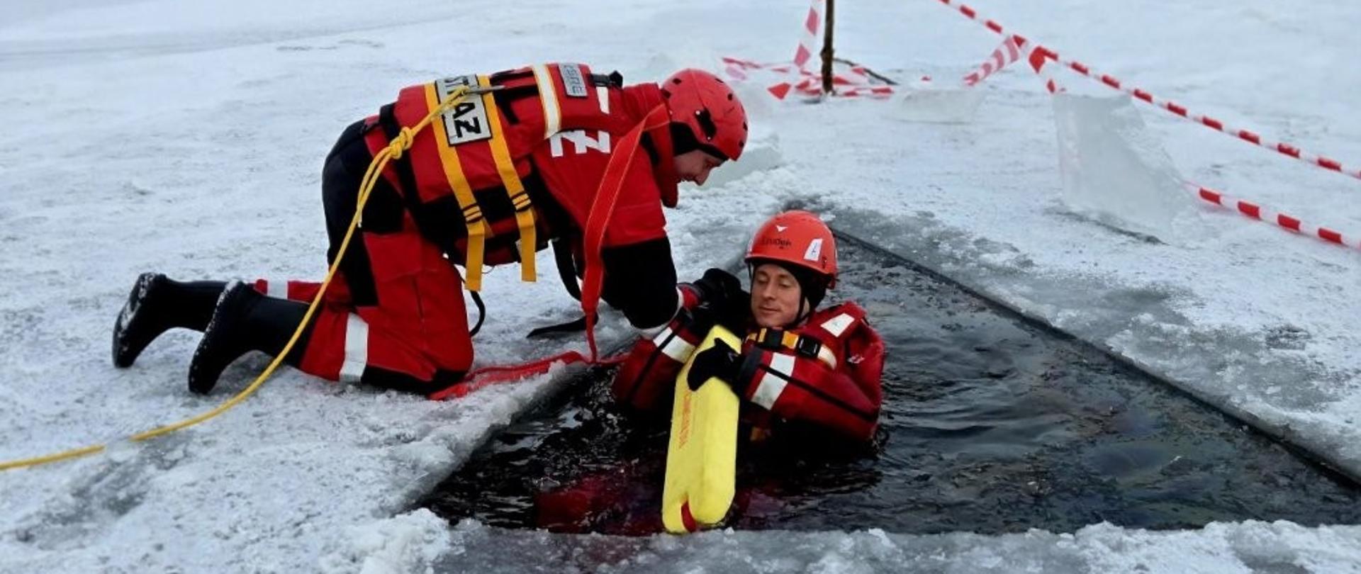 Ćwiczenia na akwenie wodnym w Ostrowąsie