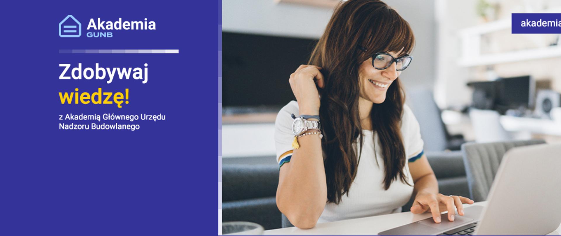 Na grafice na granatowym tle po lewej stronie: logo Akademii GUNB i napis Zdobywaj wiedzę! oraz przycisk Sprawdź. Po prawej stronie zdjęcie młodej kobiety patrzącej na laptop. W górnym prawym rogu napis #edukacja. W górnym prawym rogu znajduje się adres strony internetowej akademia.gunb.gov.pl.