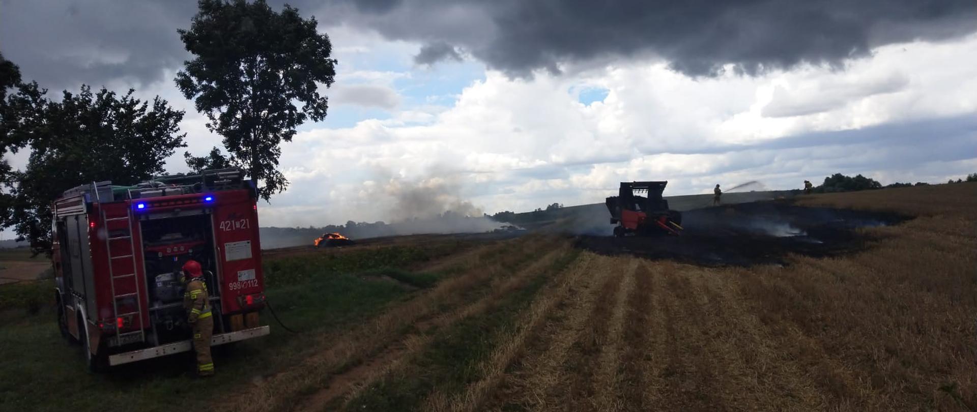 Pożar prasy rolującej w miejscowości Zakrzów