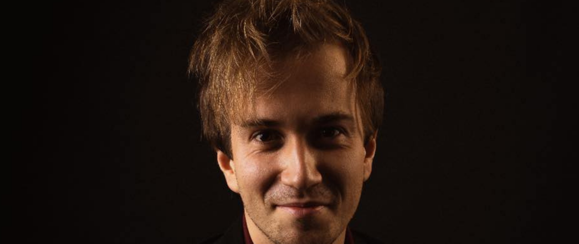 Plakat zapraszający na koncert pianistyczny Andrzej Wiercińskiego, w centrum portret artysty, na górze i na dole informacje dot. koncertu