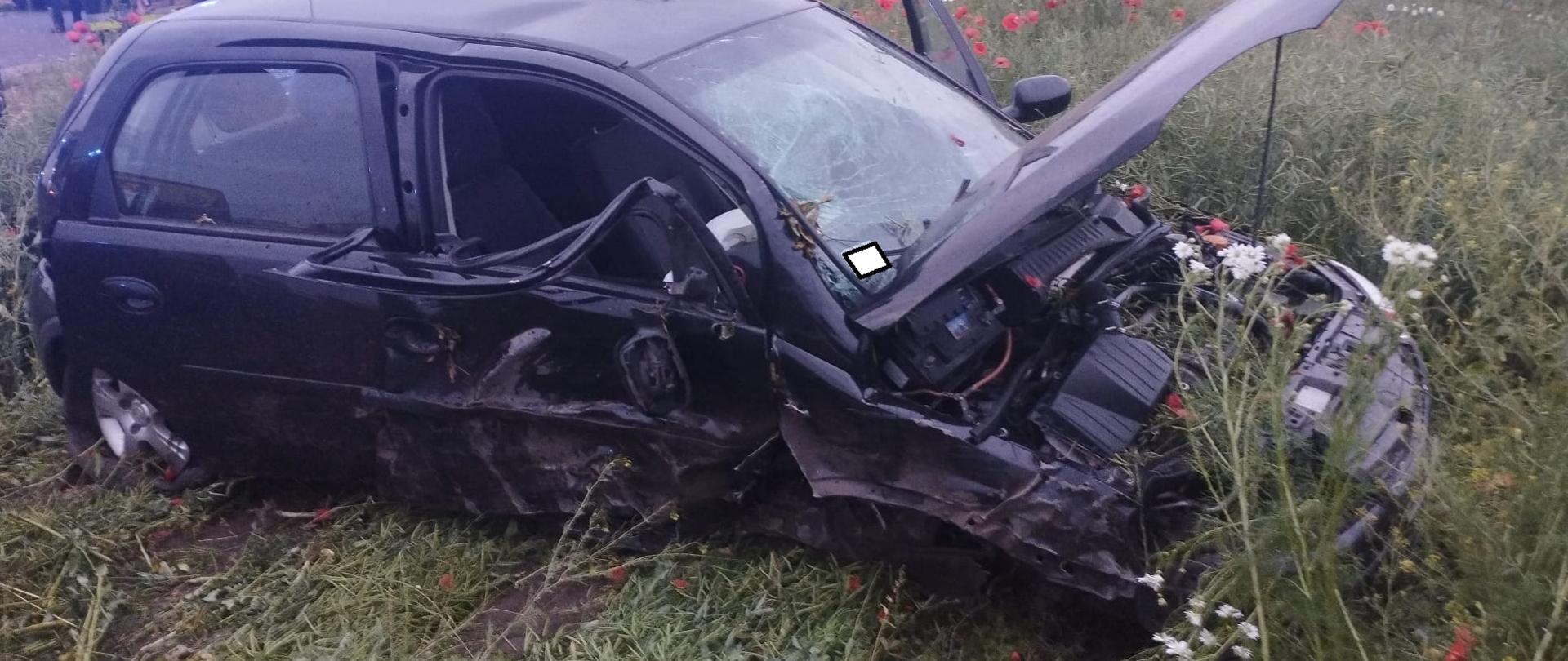 WYPADEK DROGOWY W MIEJSCOWOŚCI DĄBRÓWKA