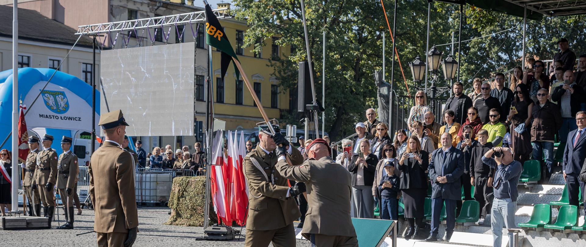 27 września 2026 r. w Łowiczu, Paweł Bejda sekretarz stanu w MON wziął udział w inauguracji formowania 2 Brygady Rakiet.