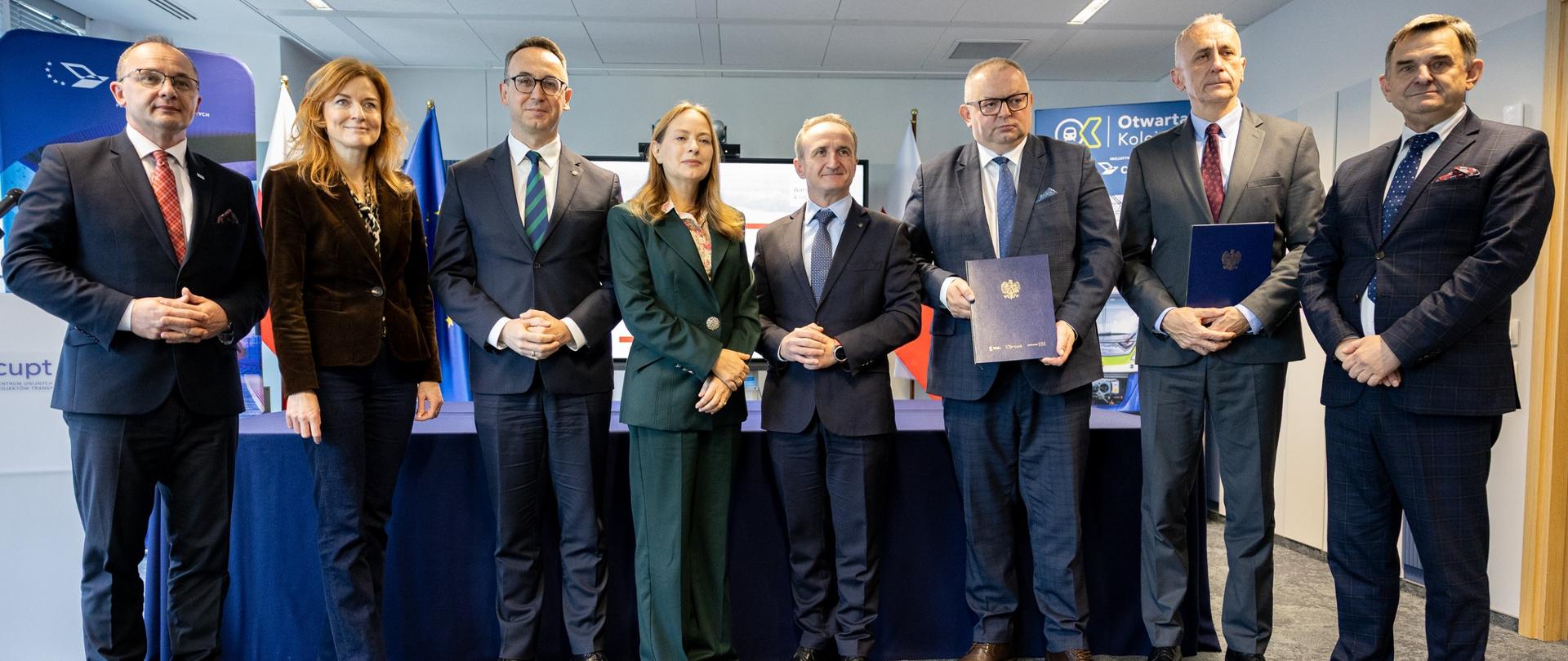 Centrum Unijnych Projektów Transportowych podpisało dwie umowy o objęcie wsparciem przedsięwzięć realizowanych przez samorząd województwa śląskiego i Koleje Śląskie.