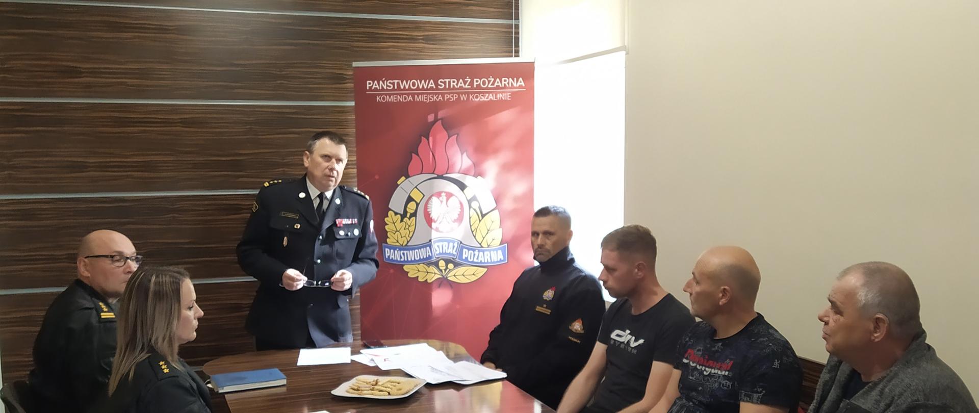 Spotkanie przedstawicieli zakładów kominiarskich i innych podmiotów w KM PSP Koszalin. Powitanie gości.