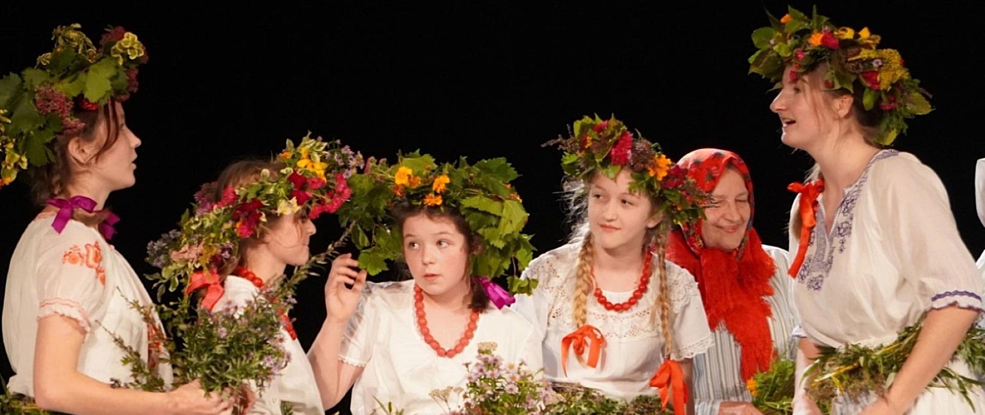 Zwyczaje powitania lata, obrzęd przejścia najkrótszej nocy w roku. Zespół Obrzędowy ZAWSZE RAZEM. Fot. P. Majcher, 2023. Z archiwum Tarnogrodzkiego Ośrodka Kultury