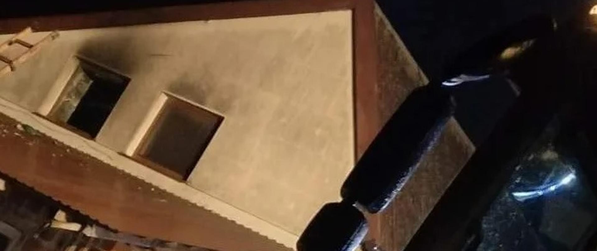 Zdjęcie przedstawia obiekt, w którym doszło do pożaru