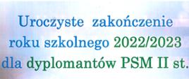 Plakat z informacją o zakończeniu roku szkolnego dla dyplomantów PSM II st. w Dębicy, które odbędzie się 28 kwietnia 2023r. o godz. 17:30 w auli ZPSM; w tle klucz wiolinowy i nuty