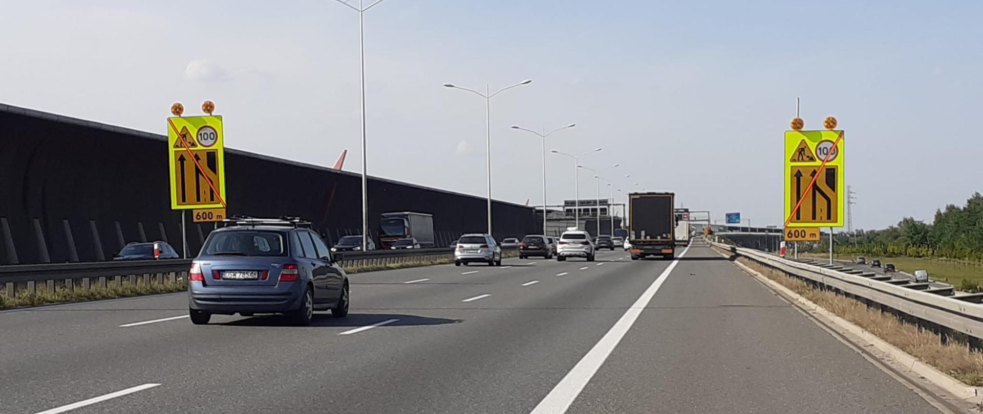Na zdjęciu widać Autostradową Obwodnicę Wrocławia i jadące samochody