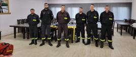 Na zdjęciu widać strażaków ratowników, którzy zdali egzamin 