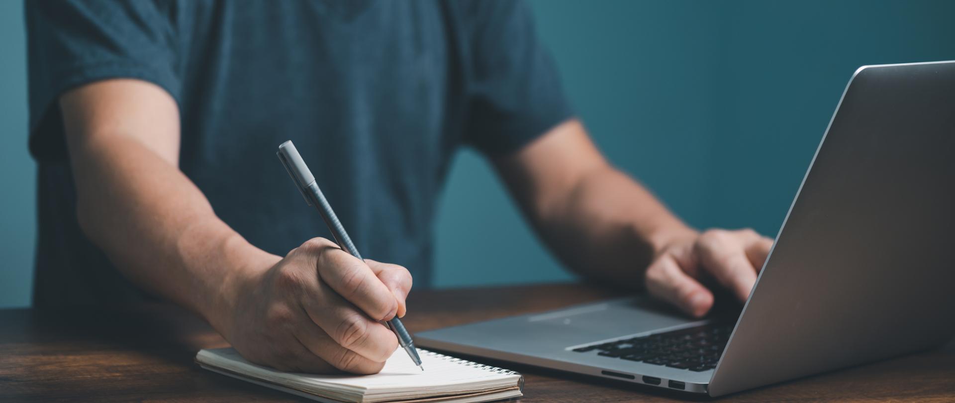 online_szkolenie_laptop