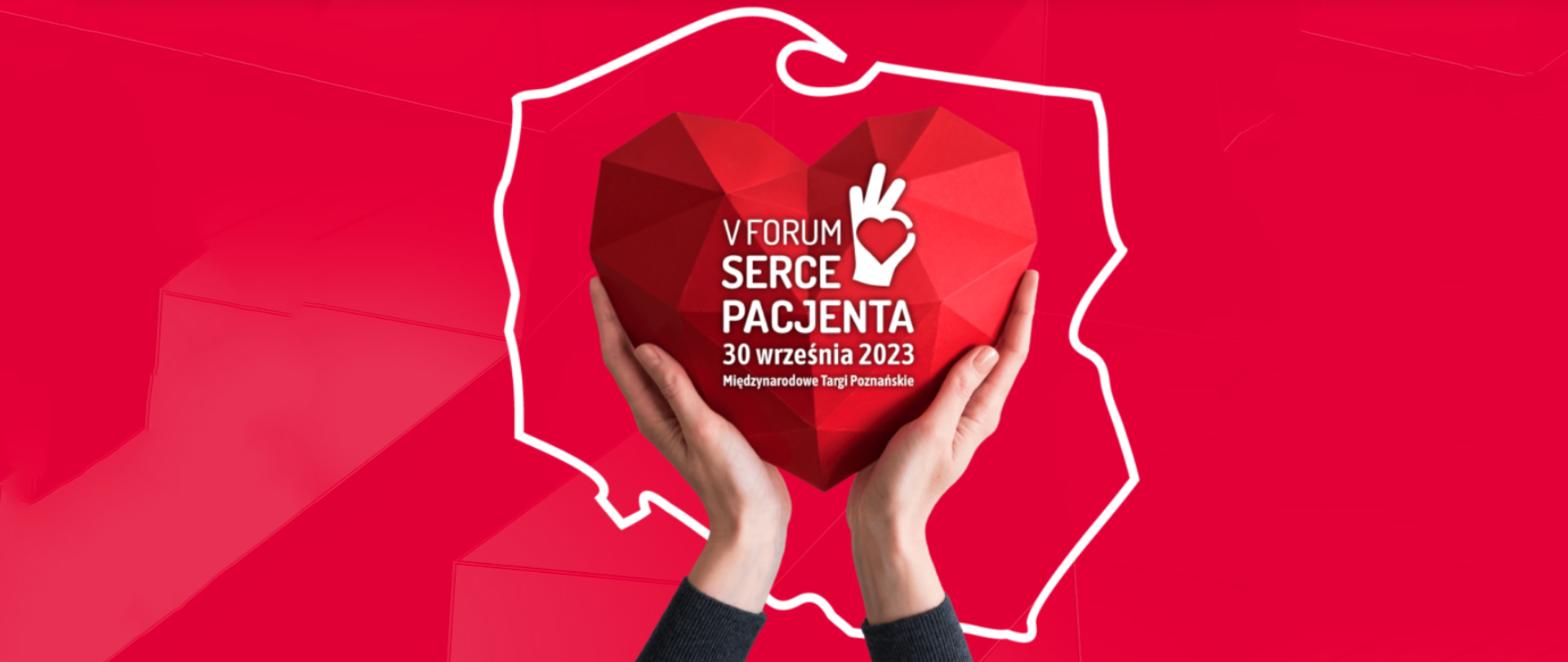 na czerwonym tle kontur Polski w środku w dłoniach trzymane serce z napisem V Forum Dla Serca Pacjenta 30 września 2023 Międzynarodowe Targi Poznańskie.