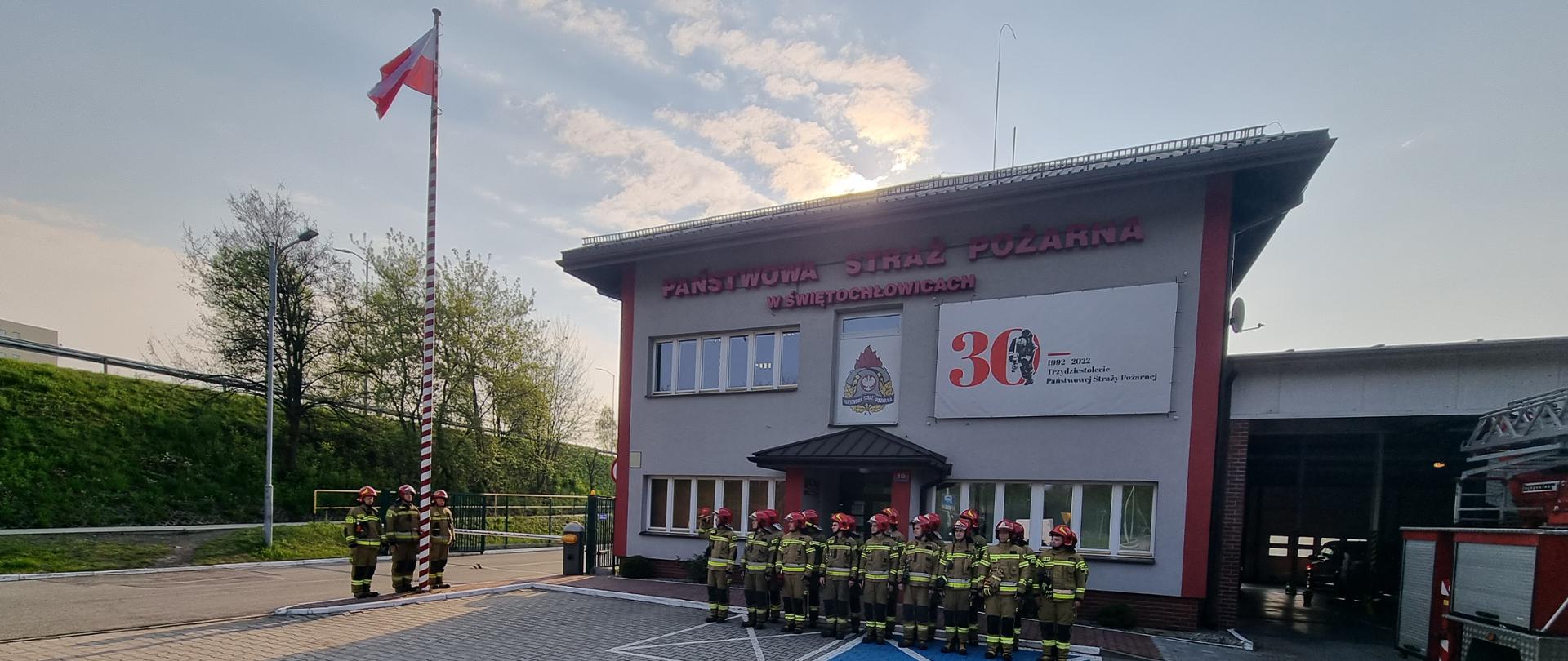 Dzień Flagi Rzeczypospolitej Polskiej w Komendzie Miejskiej Państwowej Straży Pożarnej w Świętochłowicach