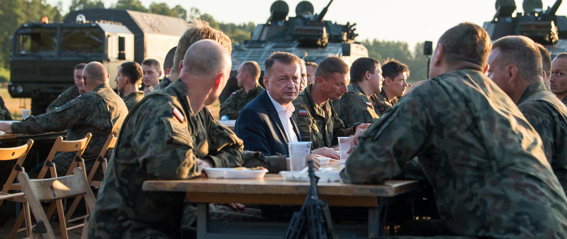 15 sierpnia, w Święto Wojska Polskiego i 103. rocznicę Bitwy Warszawskiej szef MON przebywał na wschodzie Polski, gdzie swoją służbę pełnią żołnierze Wojska Polskiego wspierający funkcjonariuszy Straży Granicznej w ochronie granicy państwa.