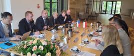 Czeska delegacja pod przewodnictwem wiceministra transportu Republiki Czeskiej Václava Bernarda podczas rozmów z delegacją polską