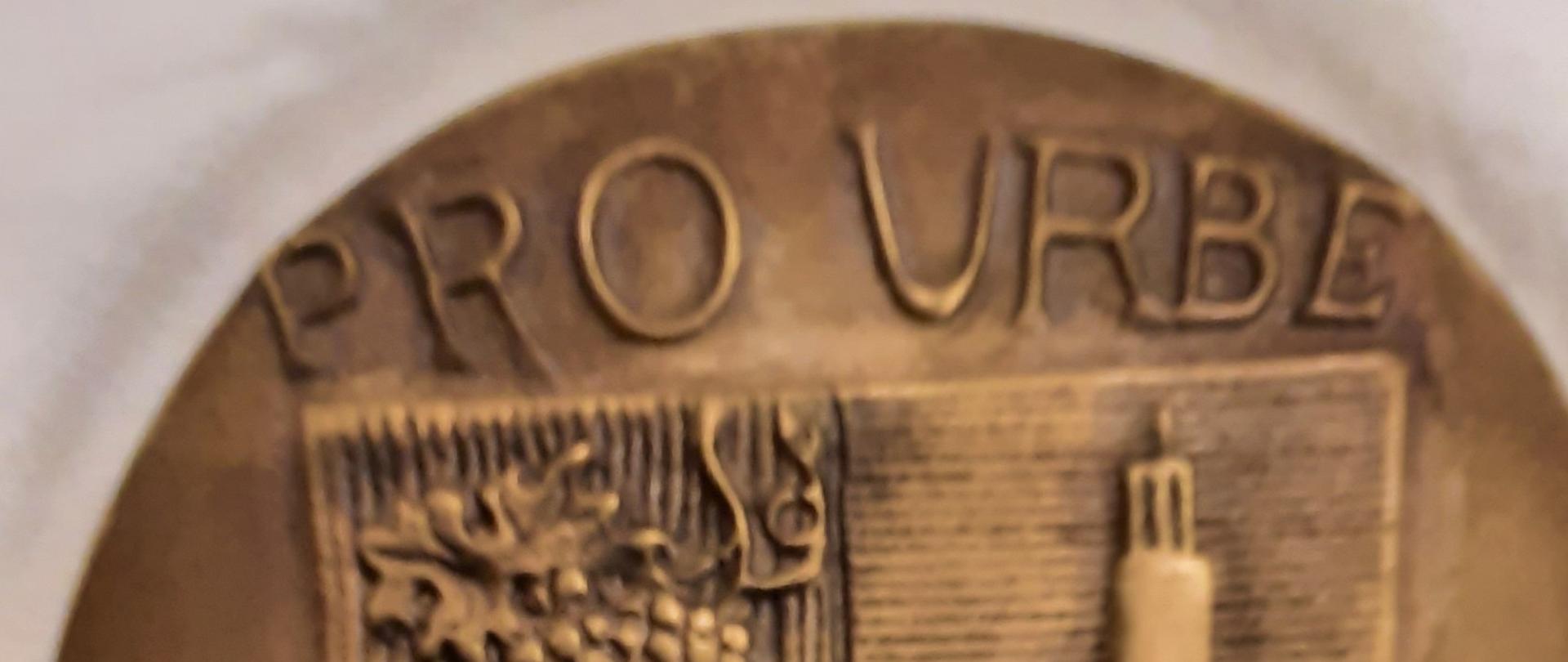 Przyznanie_Panu_Ambasadorowi_medalu_Pro_Urbe_3