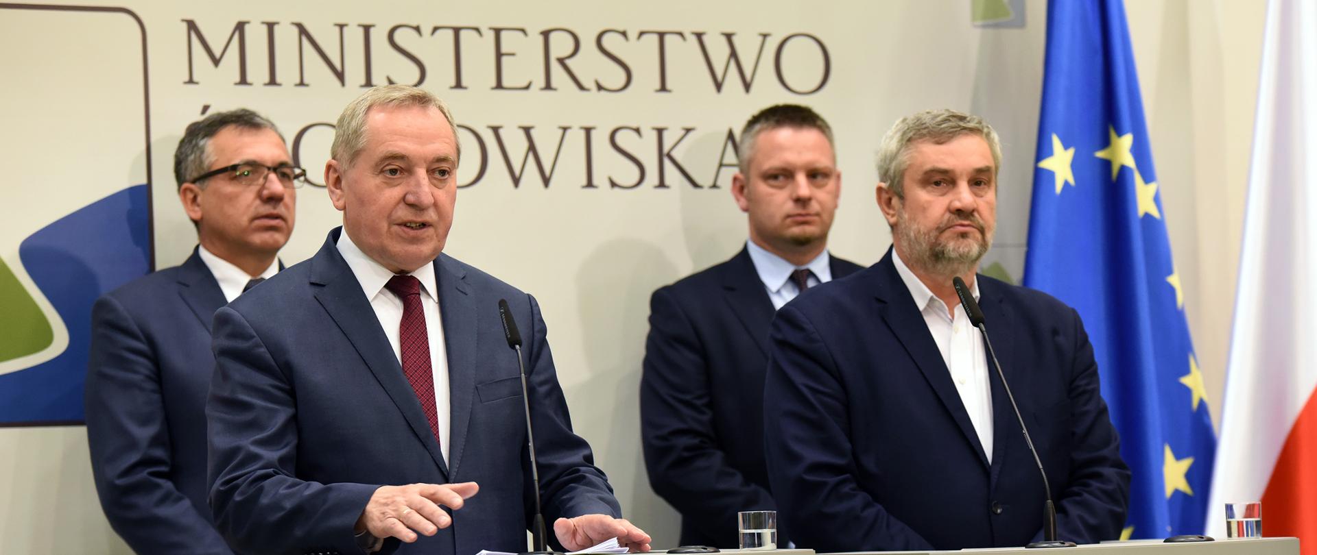 minister środowiska Henryk Kowalczyk i minister rolnictwa i rozwoju wsi Jan Krzysztof Ardanowski