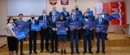Przekazanie samorządowcom z powiatu wysokomazowieckiego promes inwestycyjnych pierwszej edycji Programu Inwestycji Strategicznych w ramach Polskiego Ładu