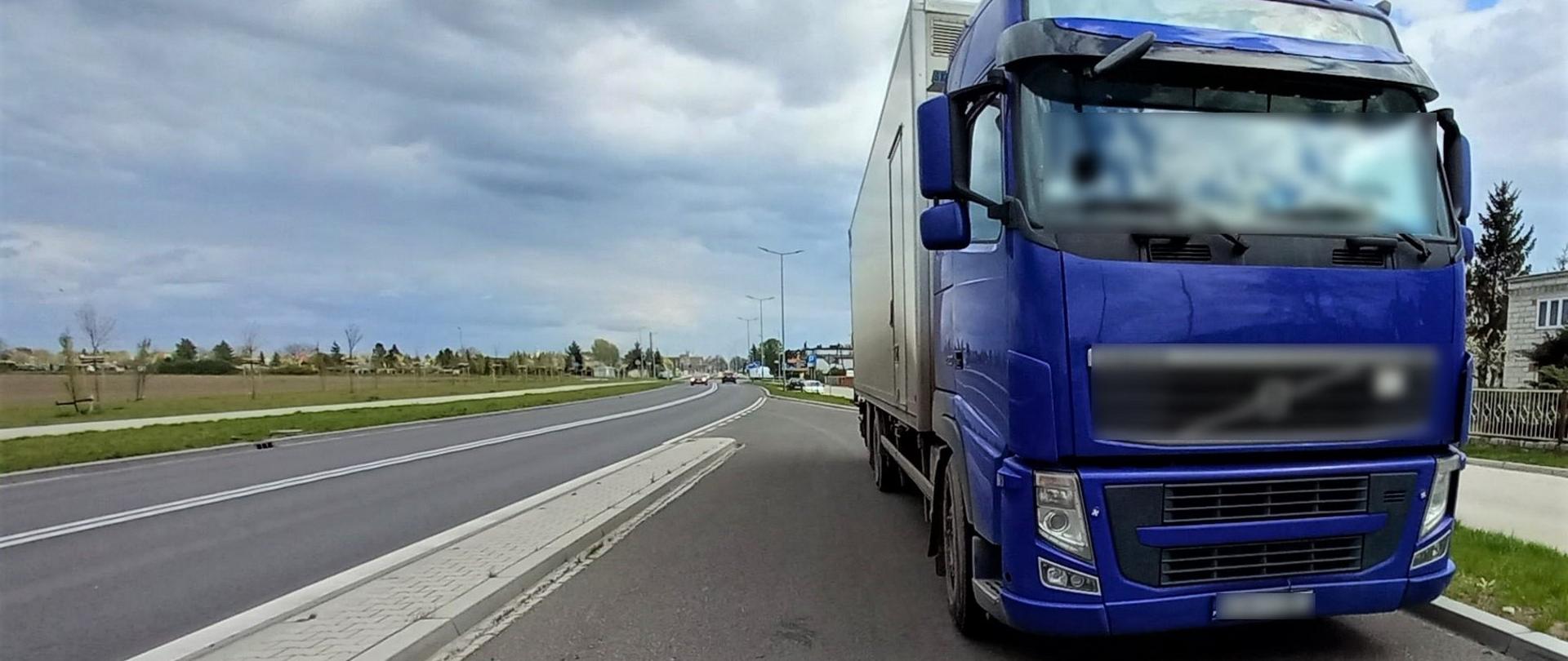 Brak ważnych od czterech miesięcy badań technicznych oraz zły stan opon pojazdu stwierdzili inspektorzy z Leszna w trakcie kontroli na terenie miasta