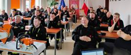 Na zdjęciu uczestnicy szkolenia podczas zajęć teoretycznych w sali