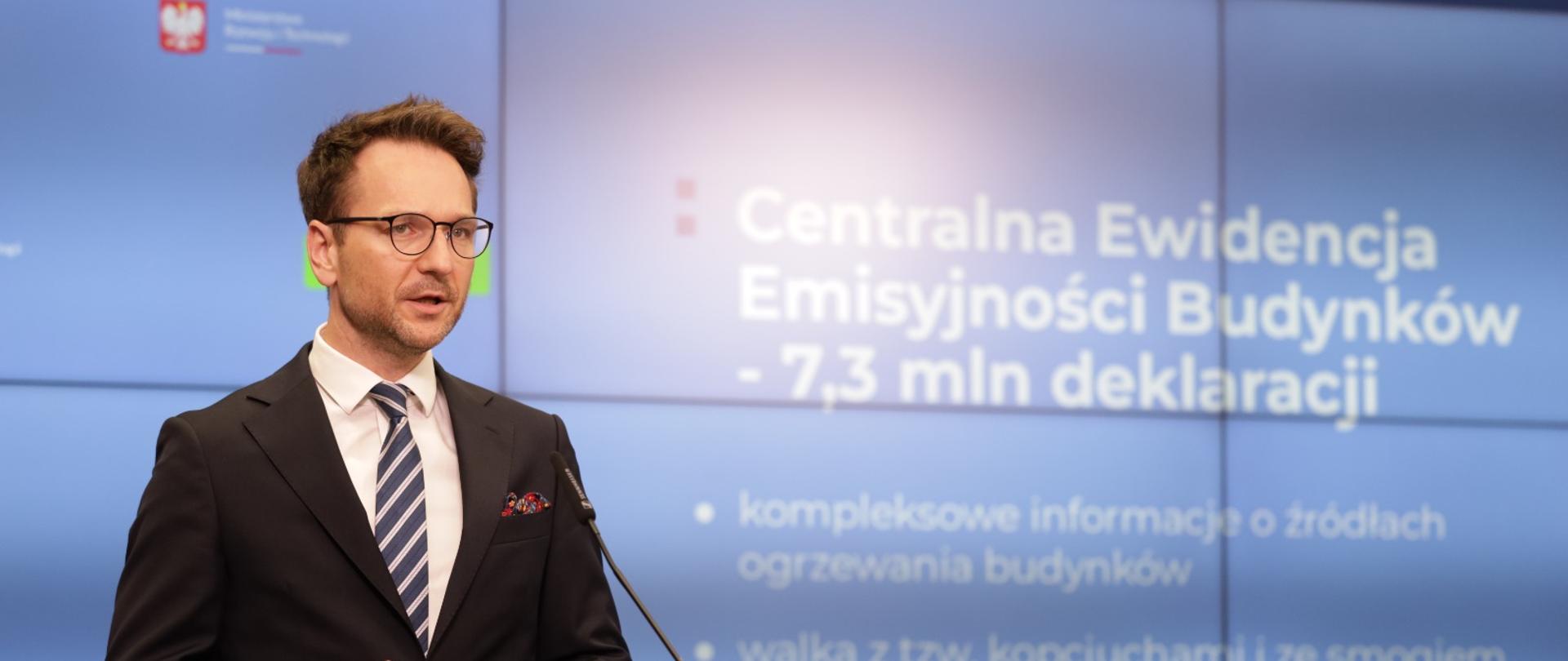 Minister rozwoju i technologii Waldemar Buda na konferencji prasowej MRiT dot. CEEB
