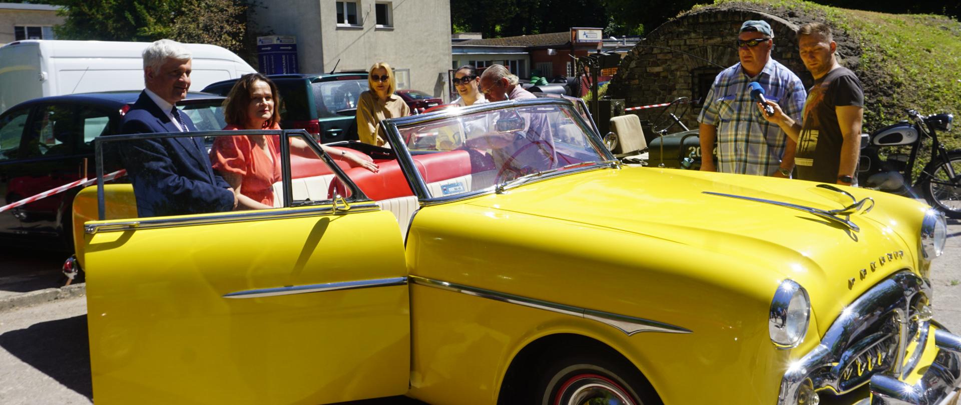 Wystawa zabytkowych pojazdów