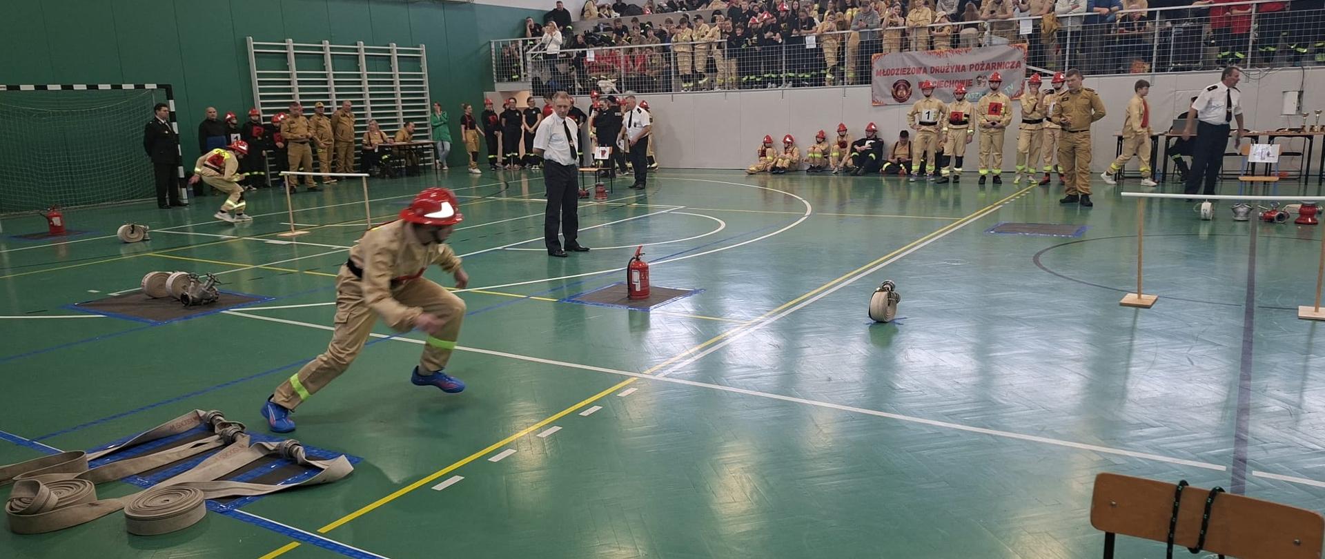 Młodzi strażacy MDP podczas rywalizacji