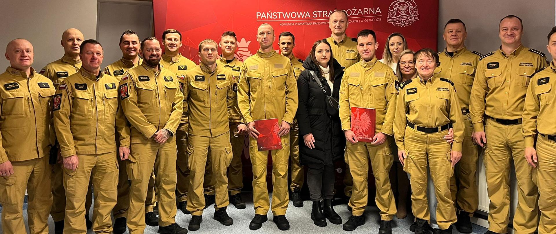 Ślubowanie strażaków przyjętych do służby