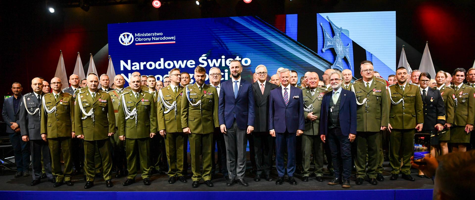 5 listopada 2025 r. w Warszawie, z okazji Narodowego Święta Niepodległości wicepremier-minister obrony narodowej Władysław Kosiniak-Kamysz wraz z kadrą kierowniczą MON wręczył medale i wyróżnienia żołnierzom oraz pracownikom resortu obrony narodowej. Fot. plut. Wojciech Król/MON