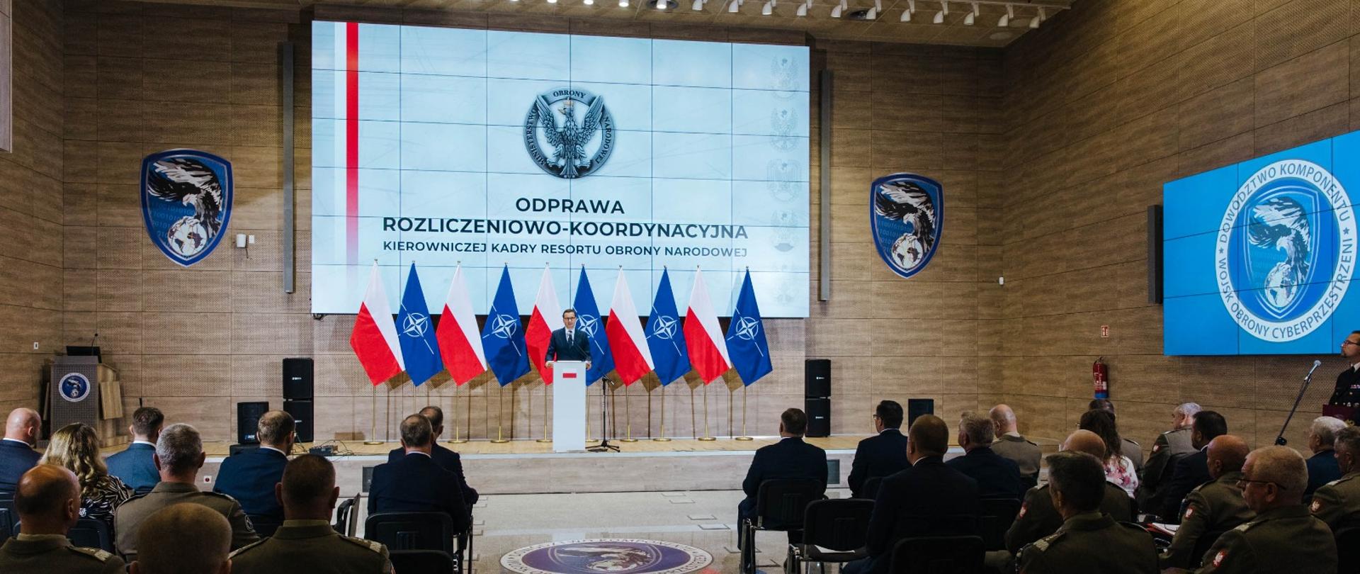 Premier Mateusz Morawiecki podczas odprawy kierownictwa MON i Sił Zbrojnych RP w Legionowie.