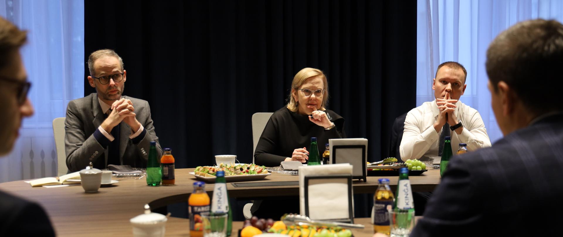Spotkanie minister klimatu i środowiska Anny Moskwy z ministrem energii Litwy Dainiusem Kreivysem