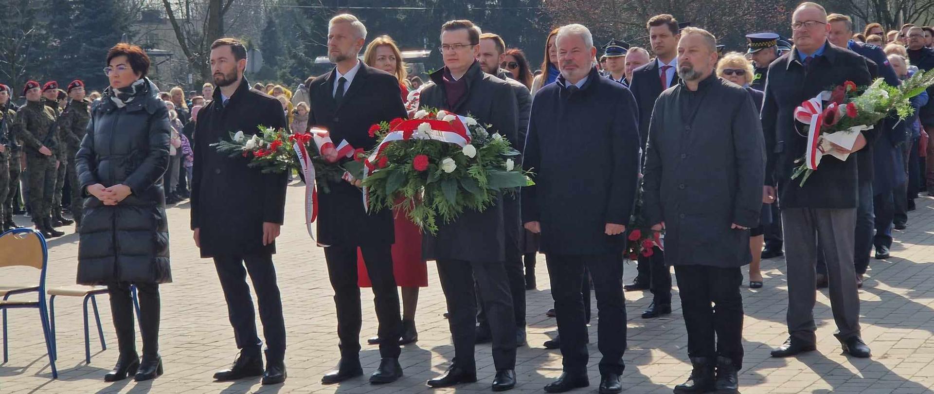 II wicewojewoda Grzegorz Majewski, w imieniu wojewody łódzkiego Doroty Ryl, uczestniczył w obchodach 82. rocznicy zbrodni zgierskiej. 