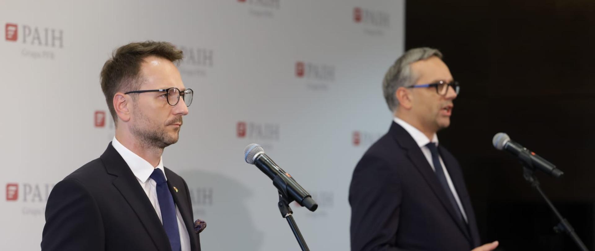 Konsultacje branżowe poświęcone powojennej odbudowie Ukrainy z udziałem ministra rozwoju i technologii Waldemara Budy