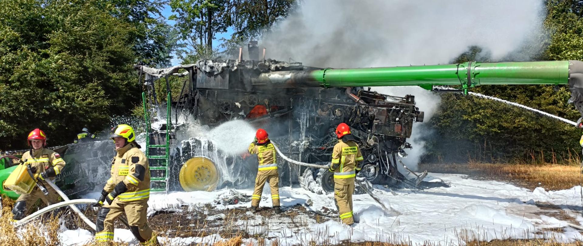 Pożar kombajnu w miejscowości Lisewo