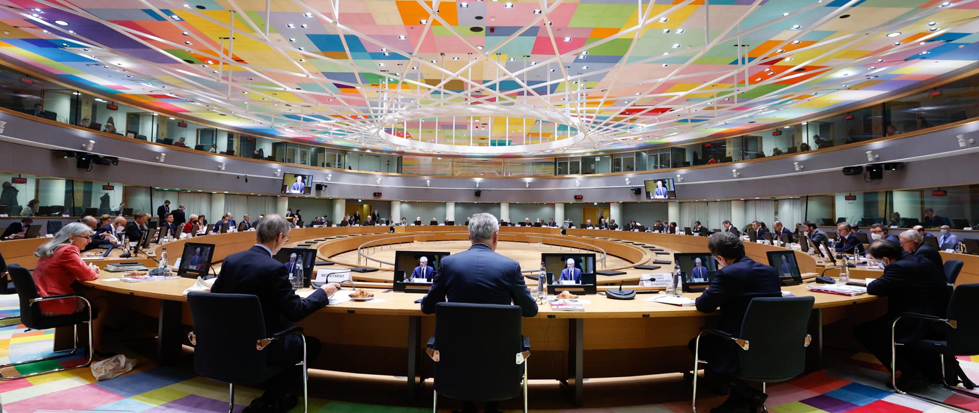 Uczestnicy Rady ECOFIN w Brukseli