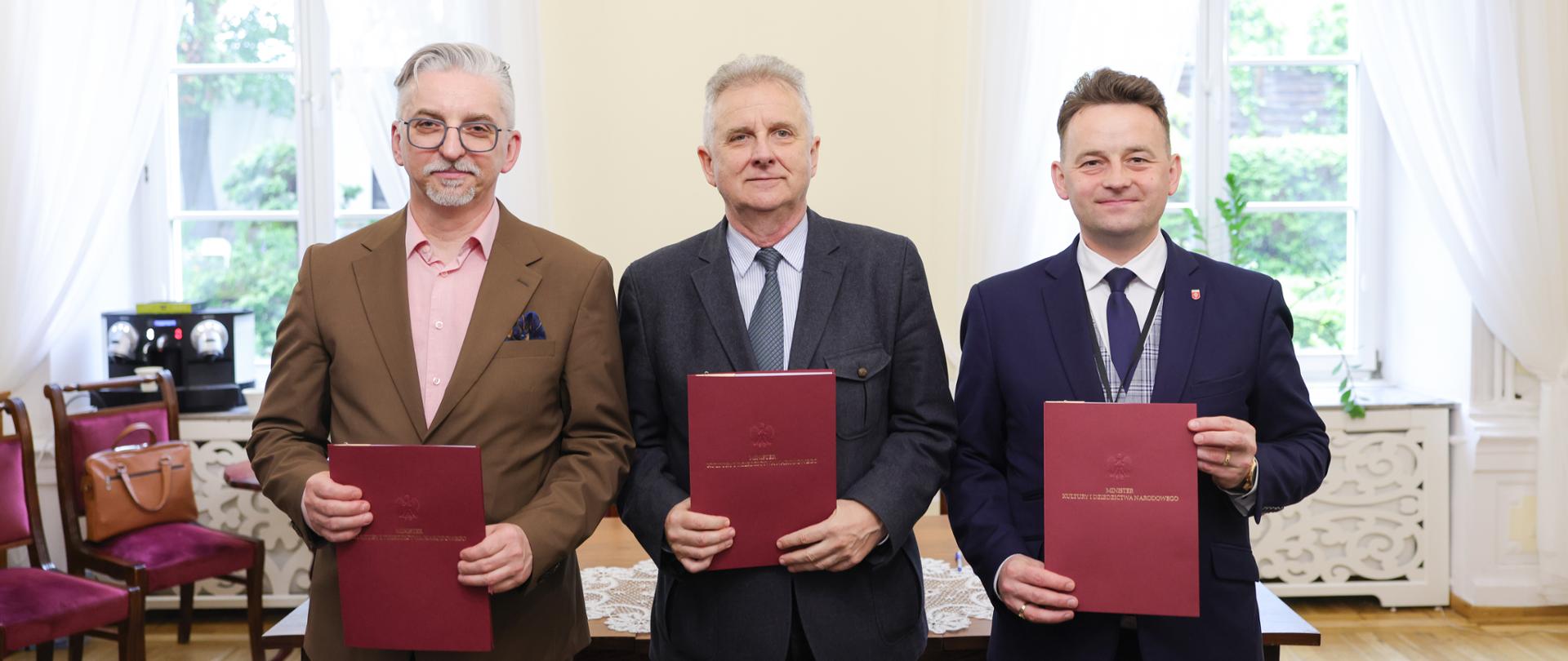 Ratujemy zabytkowy dwór w Jeżowie – trójstronne porozumienie o współpracy, fot. Danuta Matloch/MKiDN
