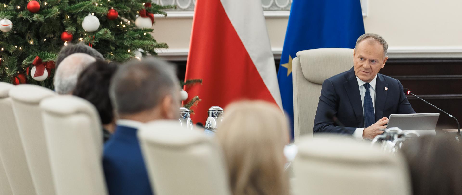 Premier Donald Tusk podczas posiedzenia Rady Ministrów