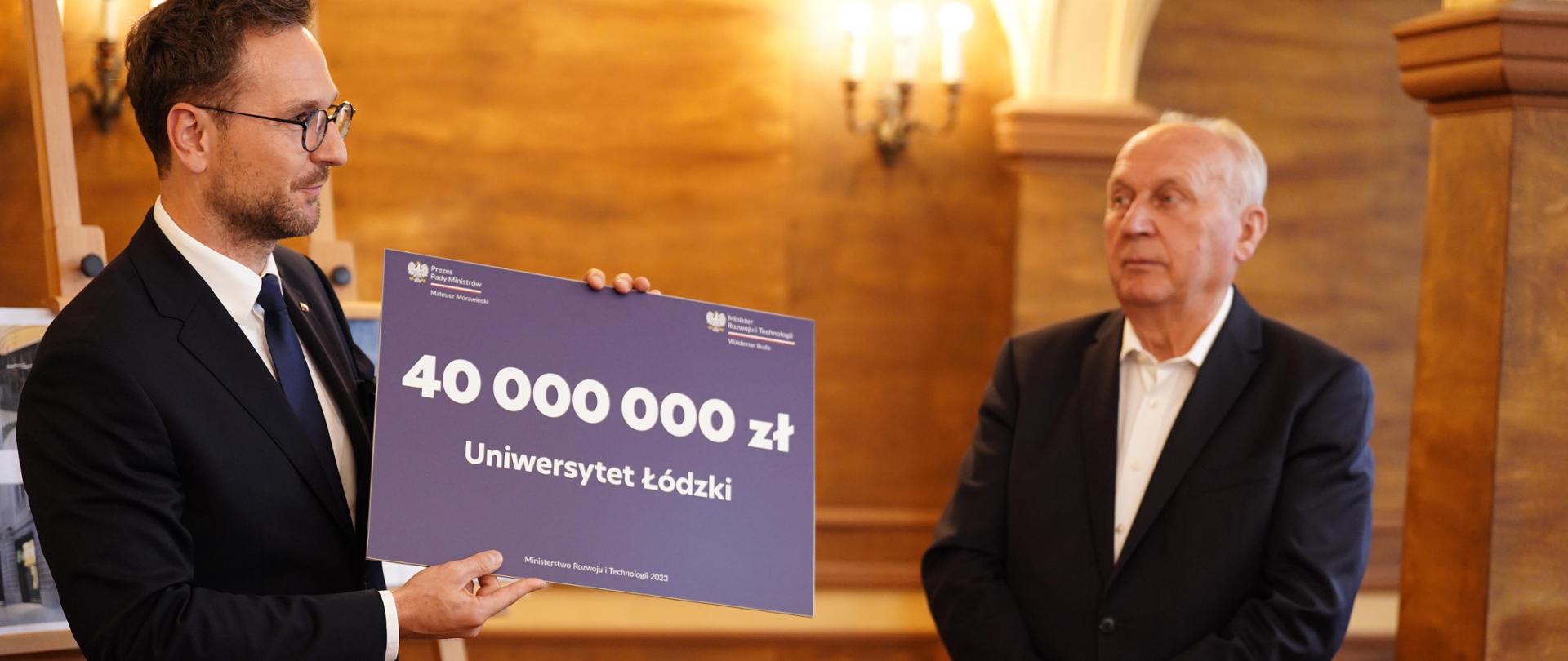 Minister Waldemar Buda przekazuje rządowe wsparcie dla Uniwersytetu Łódzkiego