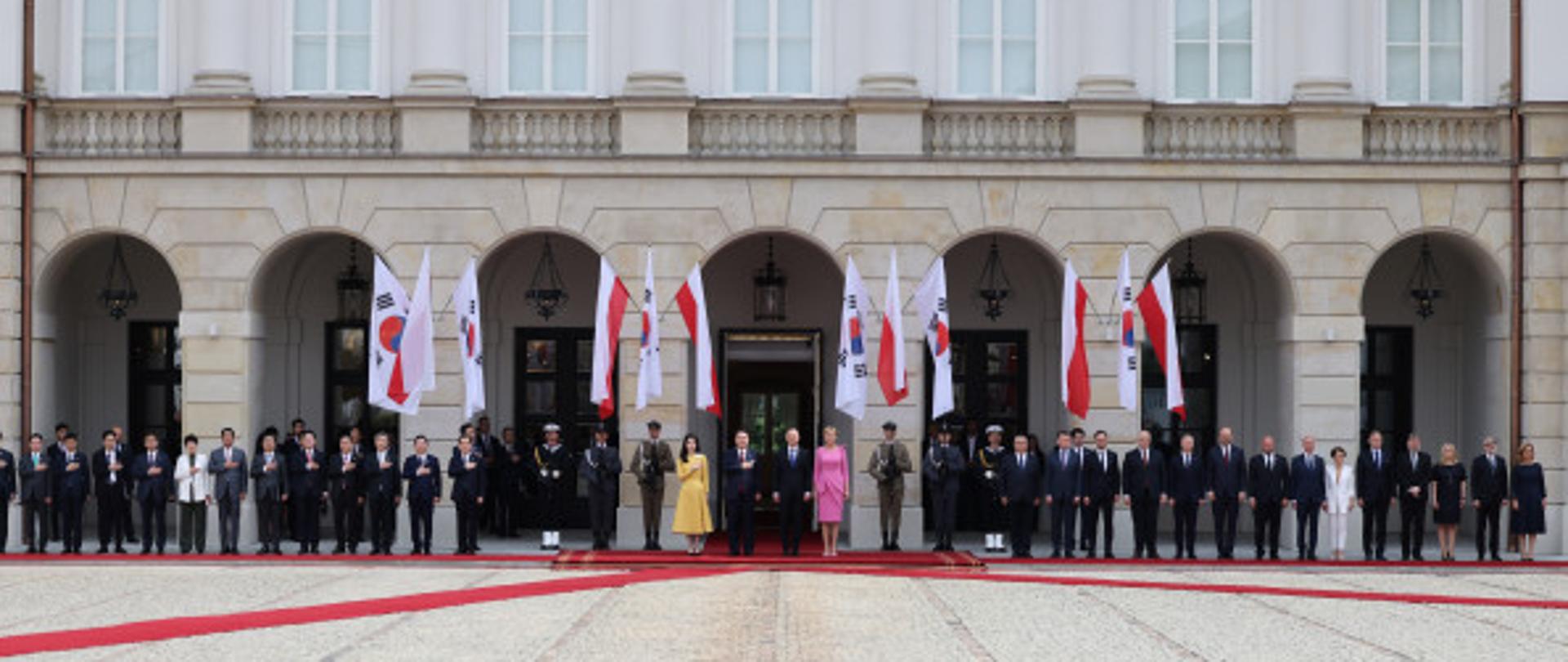 Minister Jacek Sasin podczas spotkania z Prezydentem Republiki Korei Yoon Suk Yeol