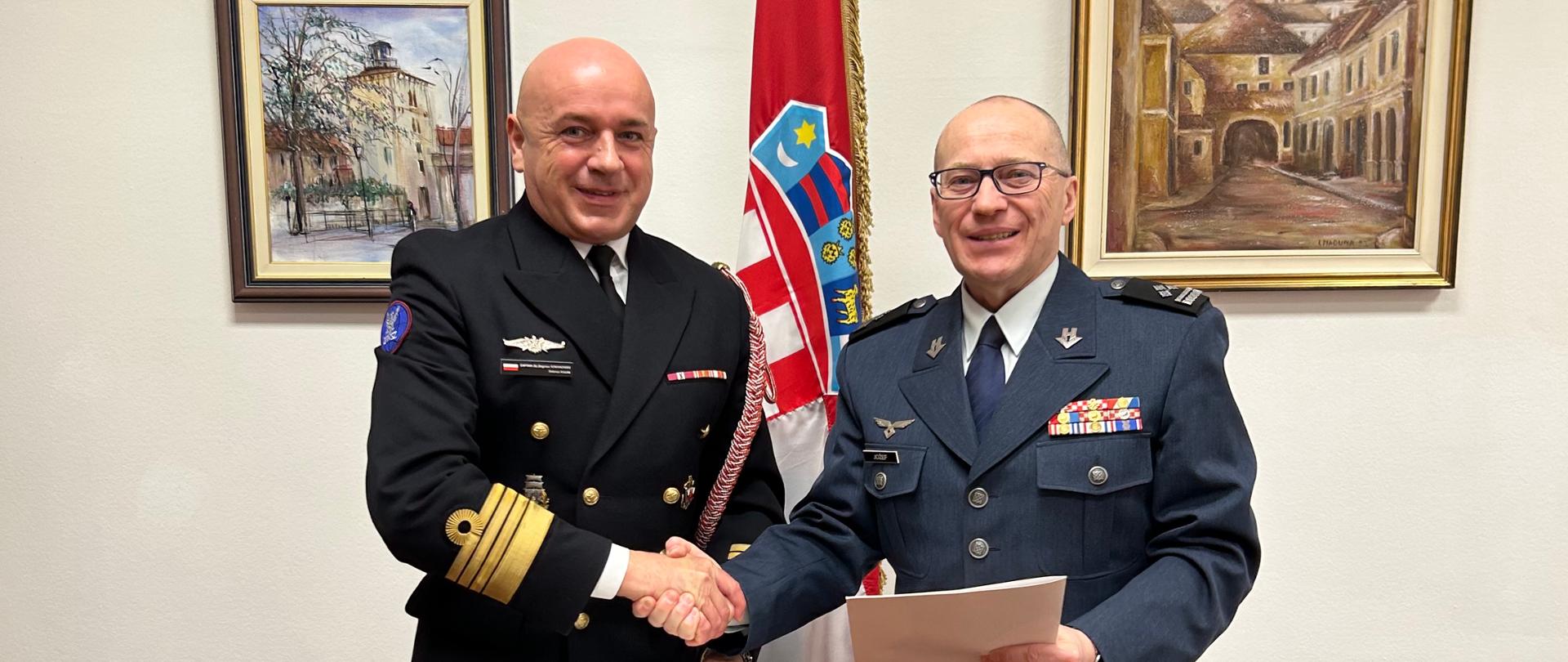 Attaché Obrony przy Ambasadzie RP w Zagrzebiu, komandor Zbigniew Romanowski oraz Szef Pionu Współpracy Międzynarodowej i Bezpieczeństwa w MON pułkownik Dražen Jožef