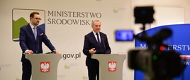 Wiceminister środowiska Sławomir Mazurek i minister środowiska Henryk Kowalczyk