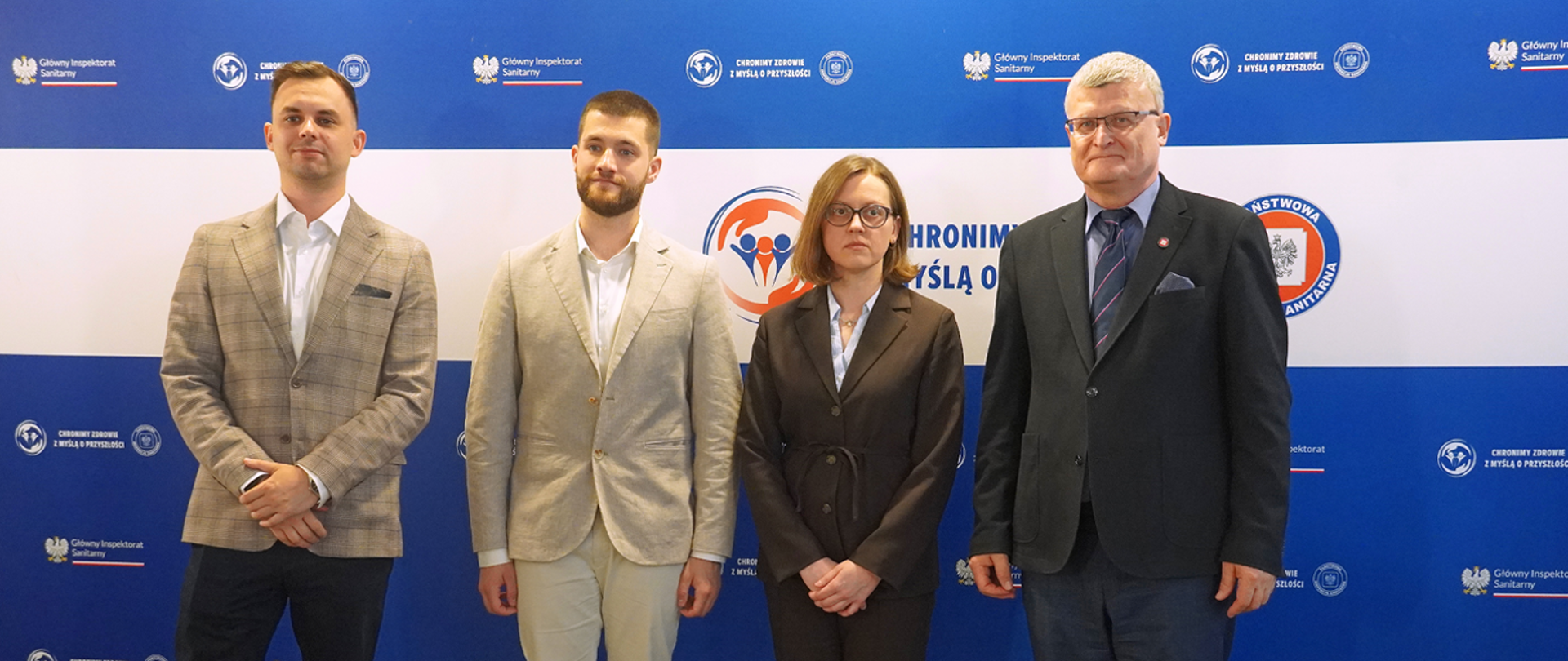 Przedstawiciele GIS podczas briefingu prasowego w Głównym Inspektoracie Sanitarnym wraz z partnerami najnowszej kampanii informacyjnej NASK